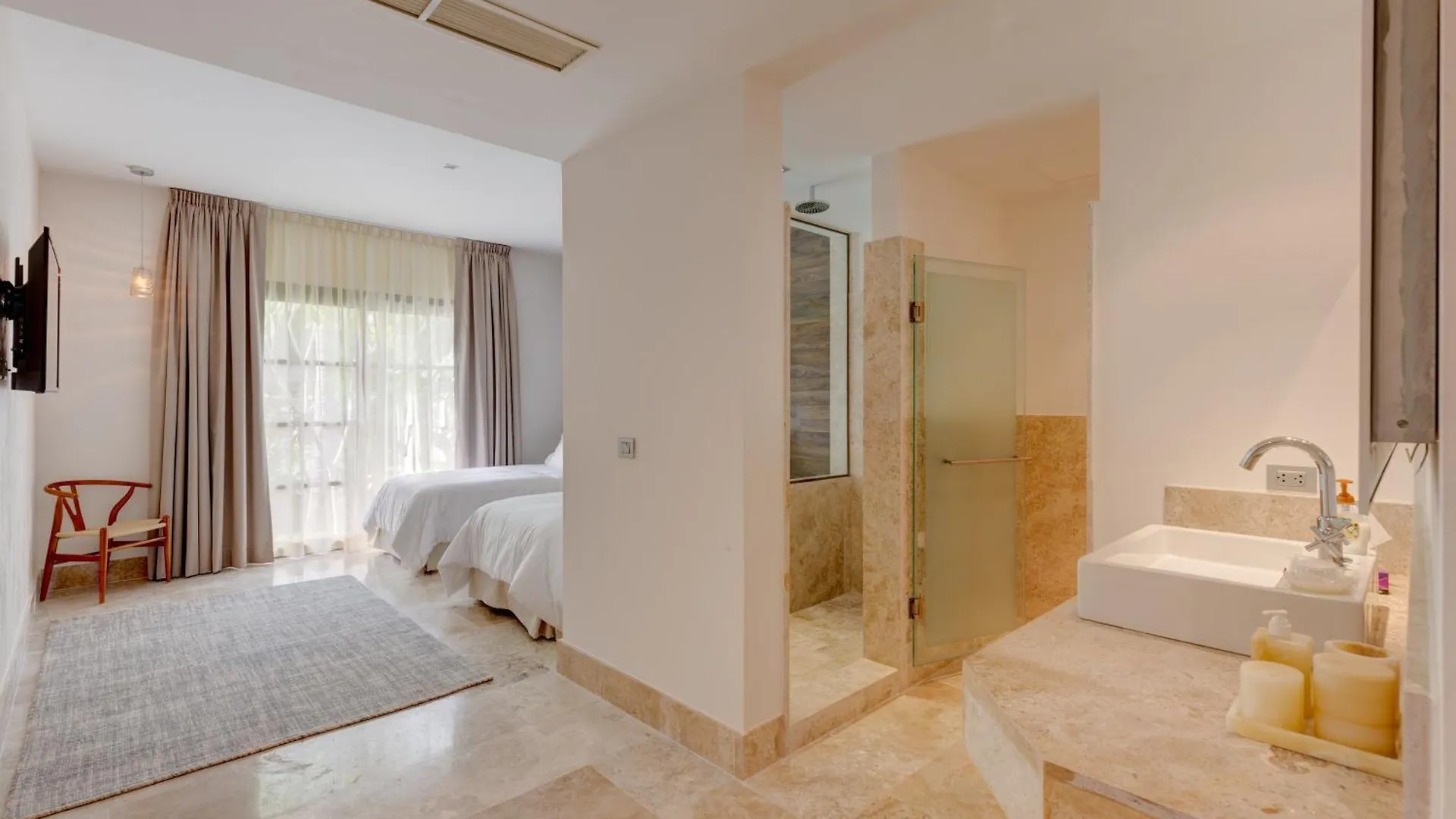 Beach Front Marina & Golf Luxe Condo Playa Mujeres Cancún Messico