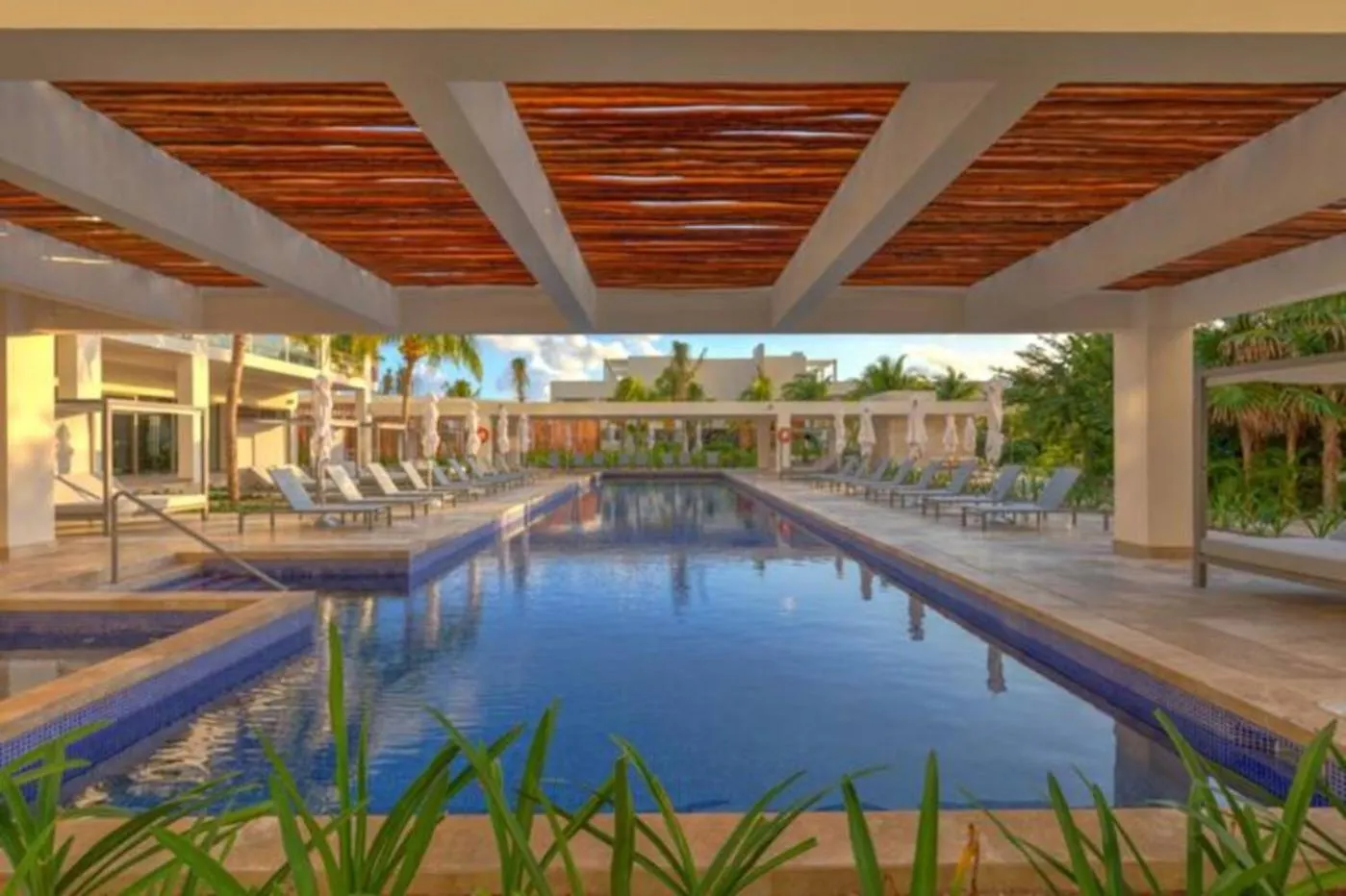 Beach Front Marina & Golf Luxe Condo Playa Mujeres Cancún Appartamento