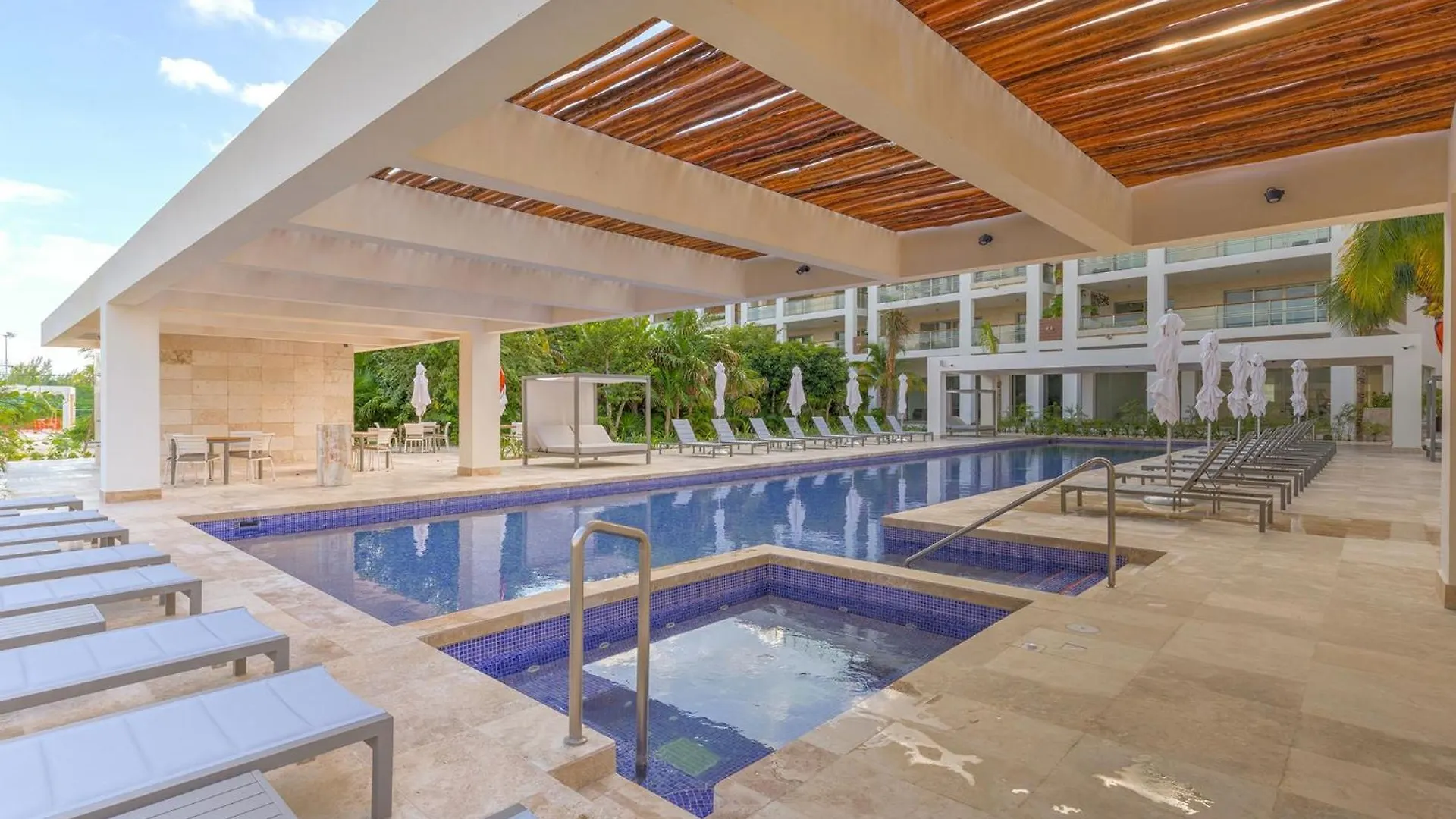 Appartamento Beach Front Marina & Golf Luxe Condo Playa Mujeres Cancún Messico