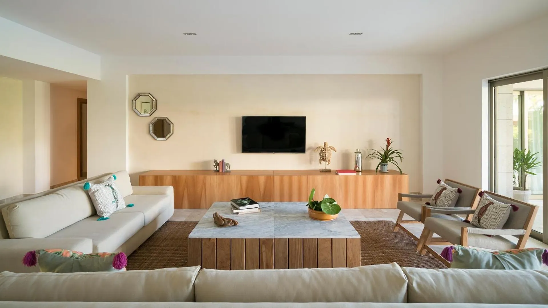 Beach Front Marina & Golf Luxe Condo Playa Mujeres Cancun