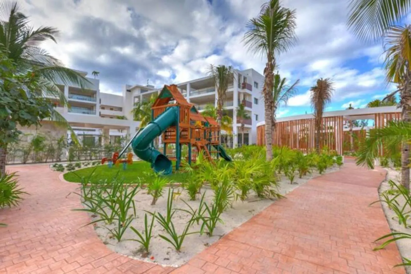 Beach Front Marina & Golf Luxe Condo Playa Mujeres Cancun