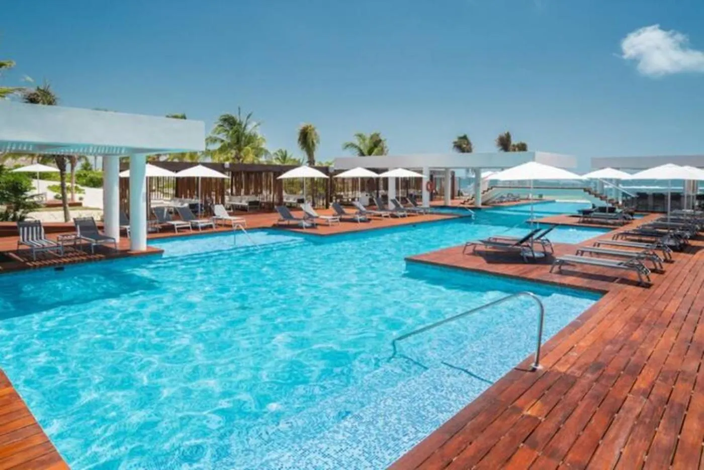 Beach Front Marina & Golf Luxe Condo Playa Mujeres Cancún